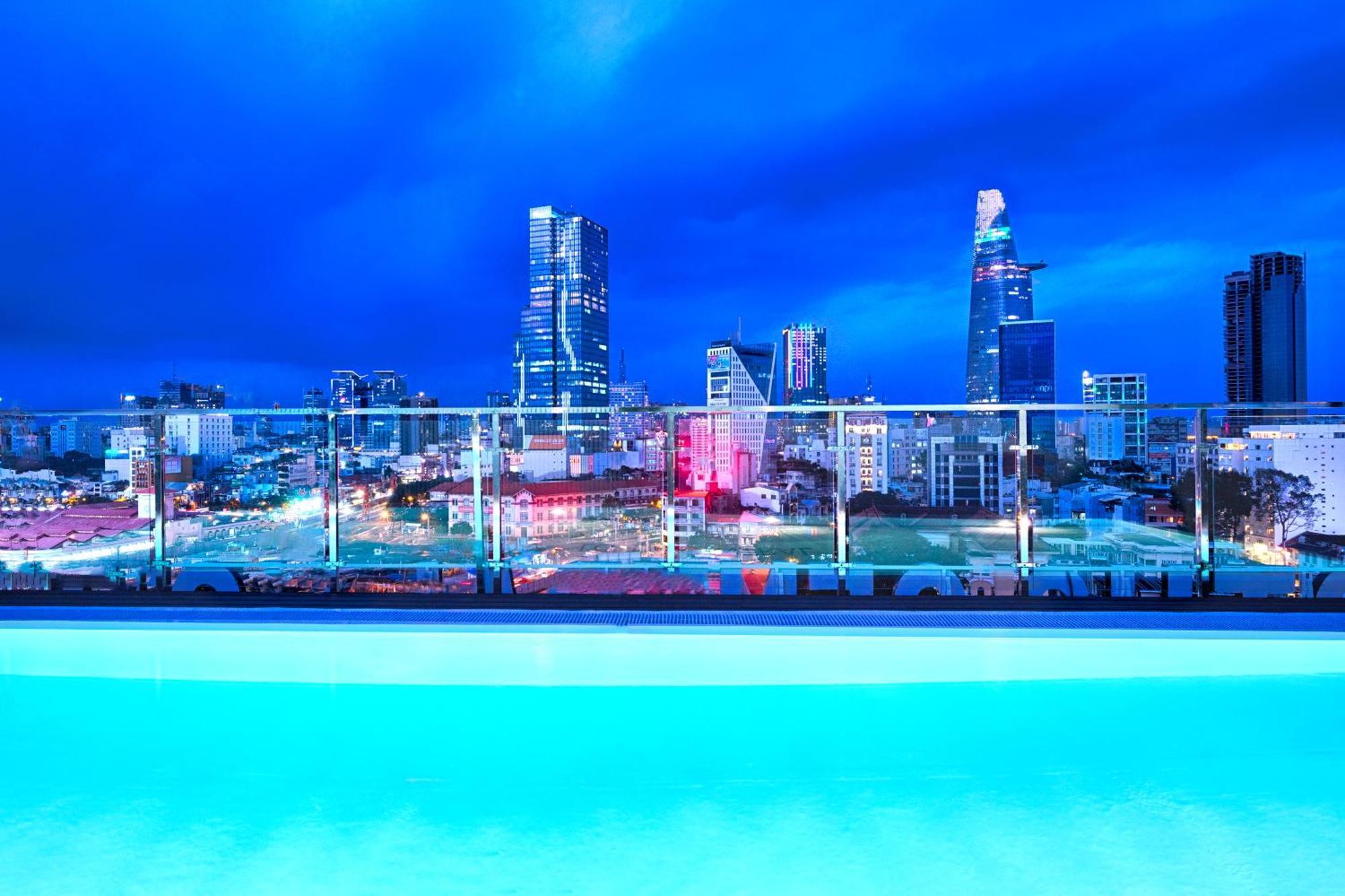 Happy Life Grand Hotel & Rooftop Skybar Хошимин Екстериор снимка