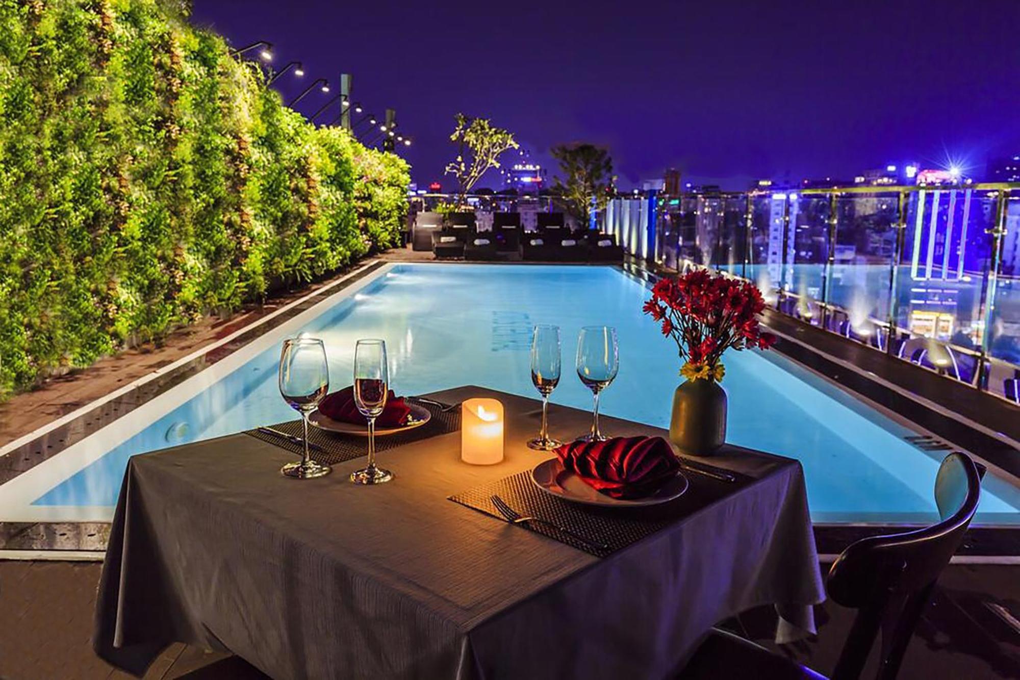 Happy Life Grand Hotel & Rooftop Skybar Хошимин Екстериор снимка